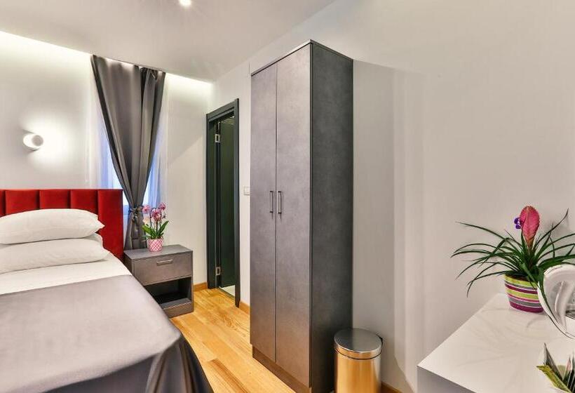 اتاق لوکس یک تخته, M