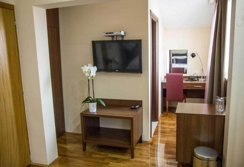 اتاق استاندارد, M