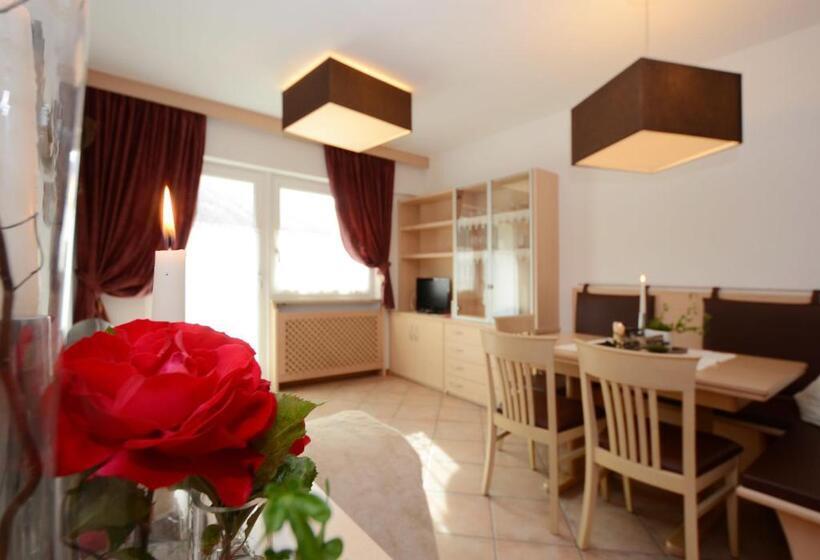 2ベッドルームアパートメント, Mason La Zondra