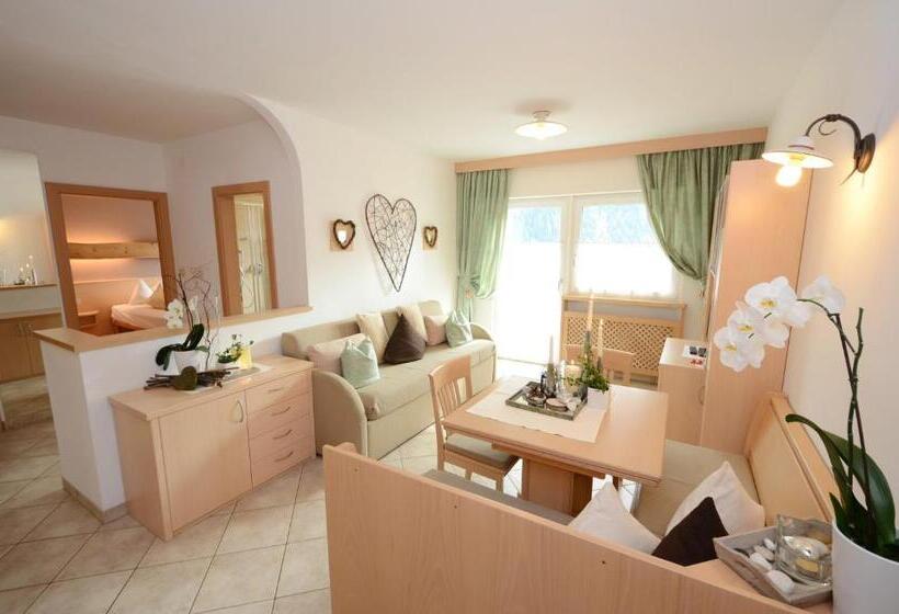 2ベッドルームアパートメント, Mason La Zondra