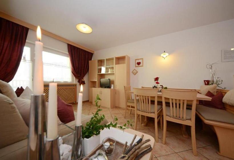 2ベッドルームアパートメント, Mason La Zondra