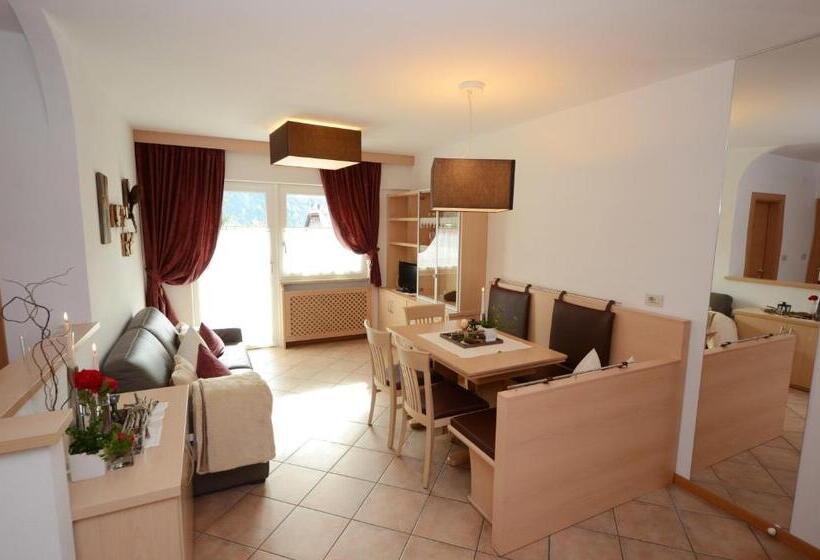 2ベッドルームアパートメント, Mason La Zondra