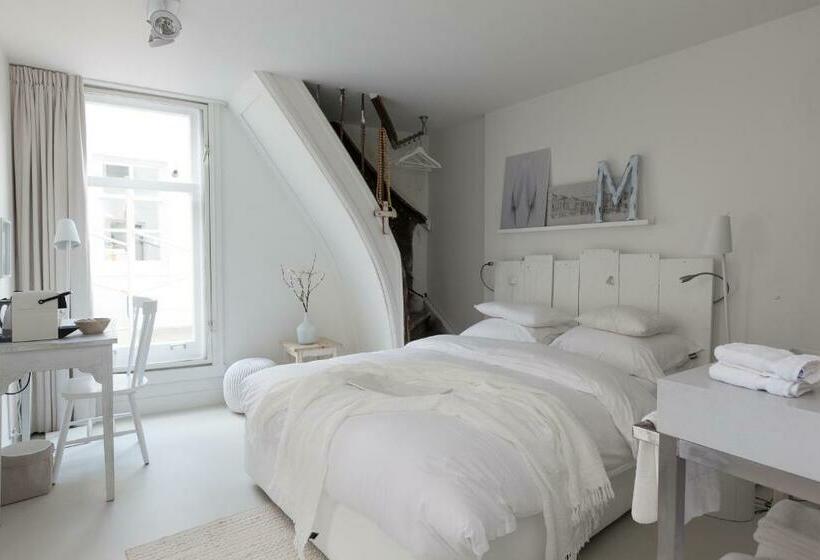 غرفة أساسية, Mother Goose