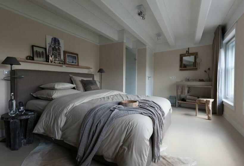 غرفة قياسية, Mother Goose