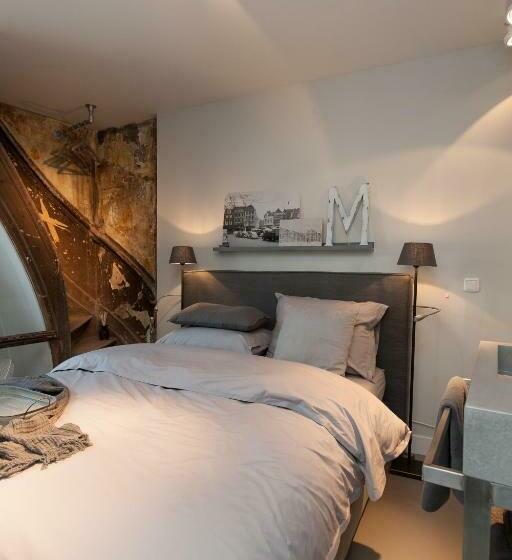 غرفة أساسية, Mother Goose