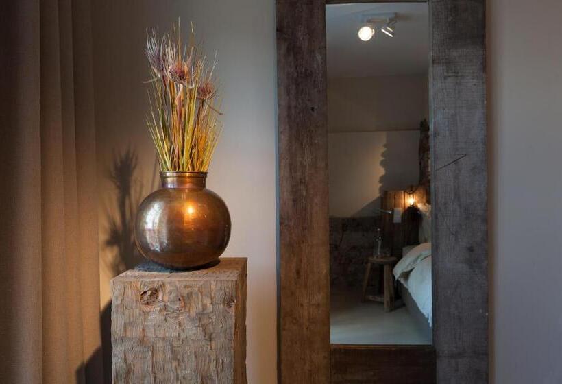 חדר סטנדרט, Mother Goose