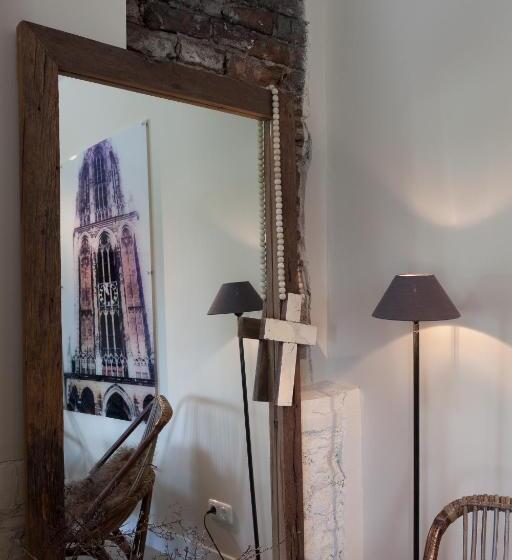 جناح, Mother Goose