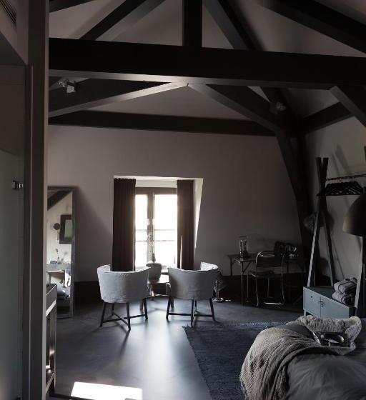 جناح, Mother Goose