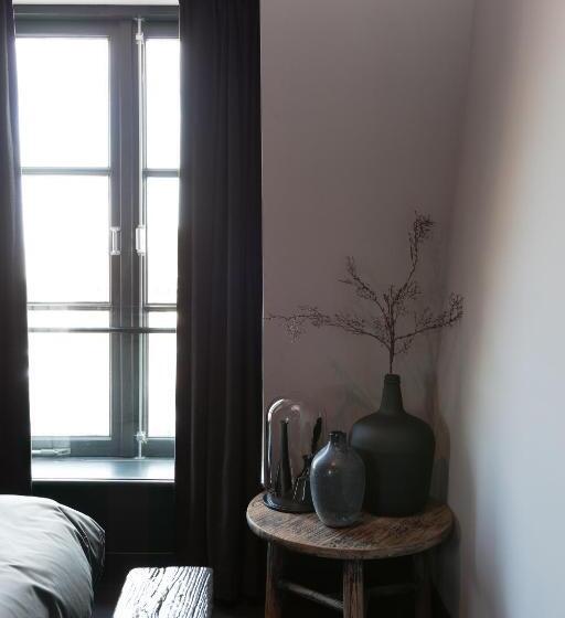 חדר סטנדרט, Mother Goose