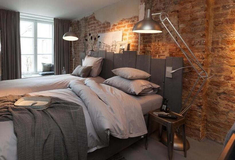 غرفة قياسية, Mother Goose