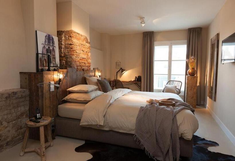 غرفة قياسية, Mother Goose