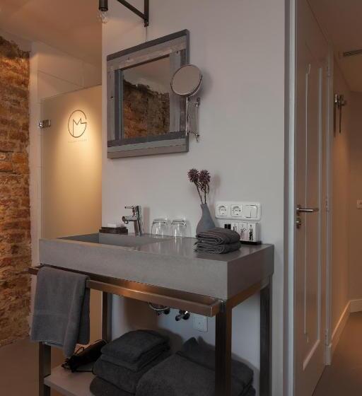 غرفة قياسية, Mother Goose