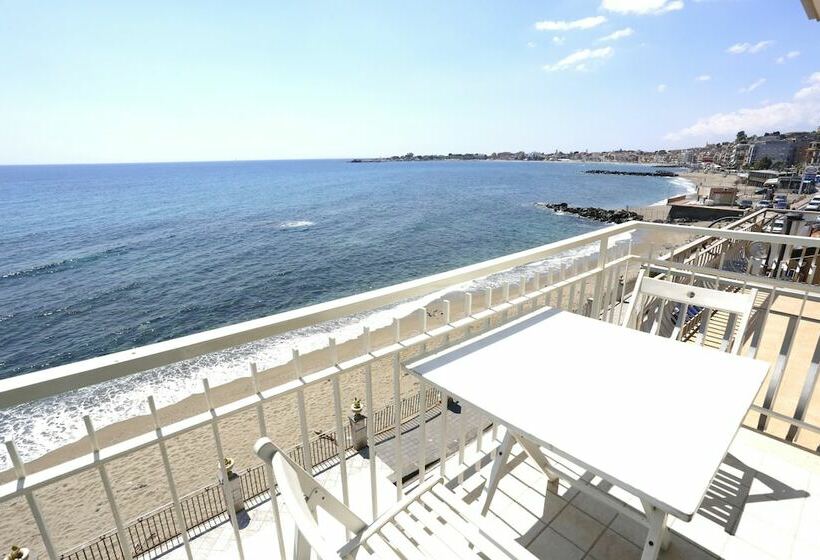 Triple Room Sea View, Nina B&b