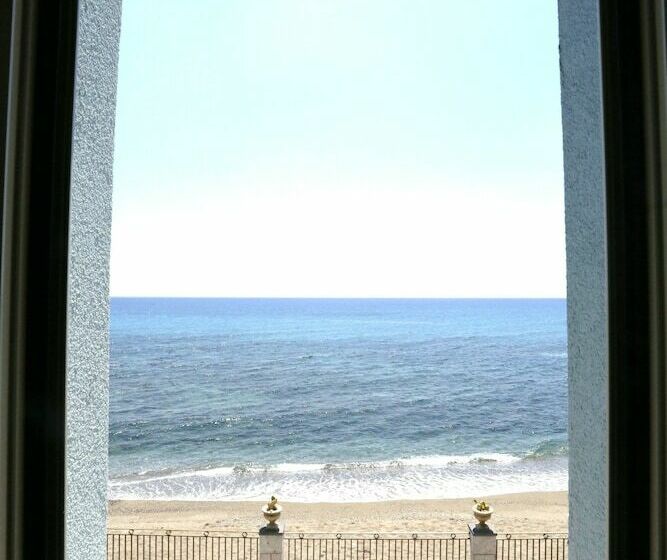 Triple Room Sea View, Nina B&b