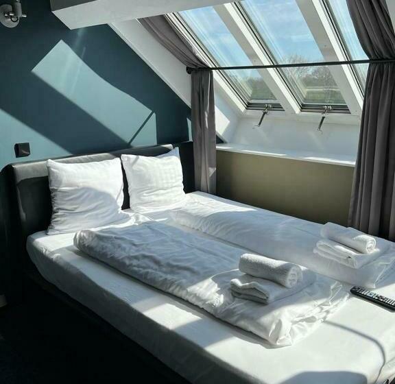 Номер Стандарт, Oostereiland