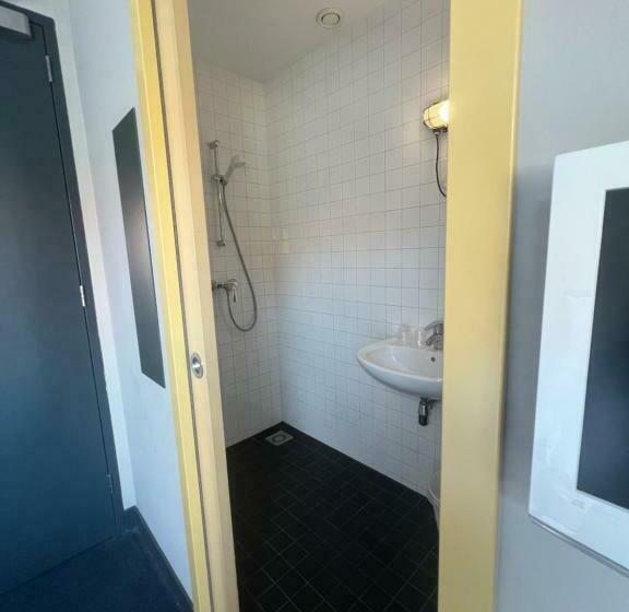 Номер Стандарт, Oostereiland