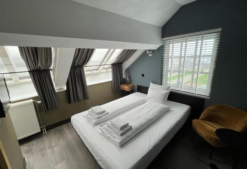 Номер Стандарт, Oostereiland