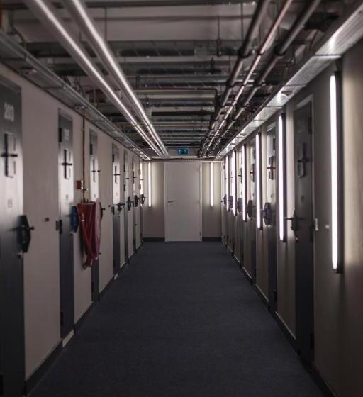 Номер Стандарт, Oostereiland