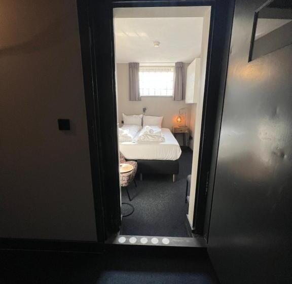 Номер Стандарт, Oostereiland