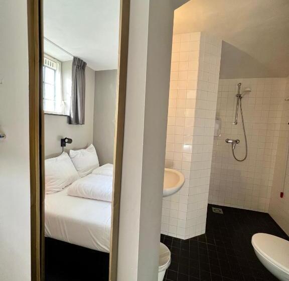 Номер Стандарт, Oostereiland