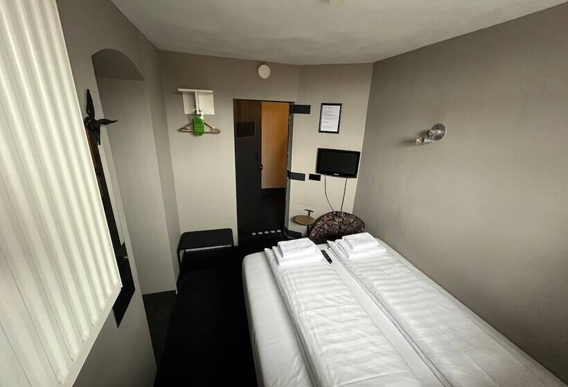 Номер Стандарт, Oostereiland