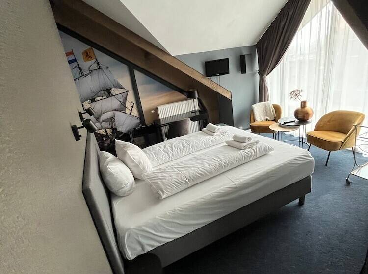 Семейный Номер, Oostereiland