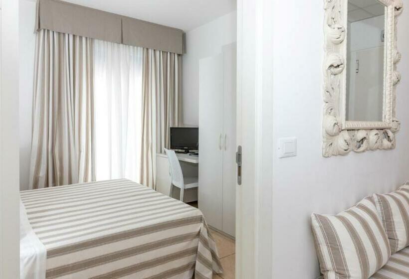 جناح جونيور, Plaza Esplanade