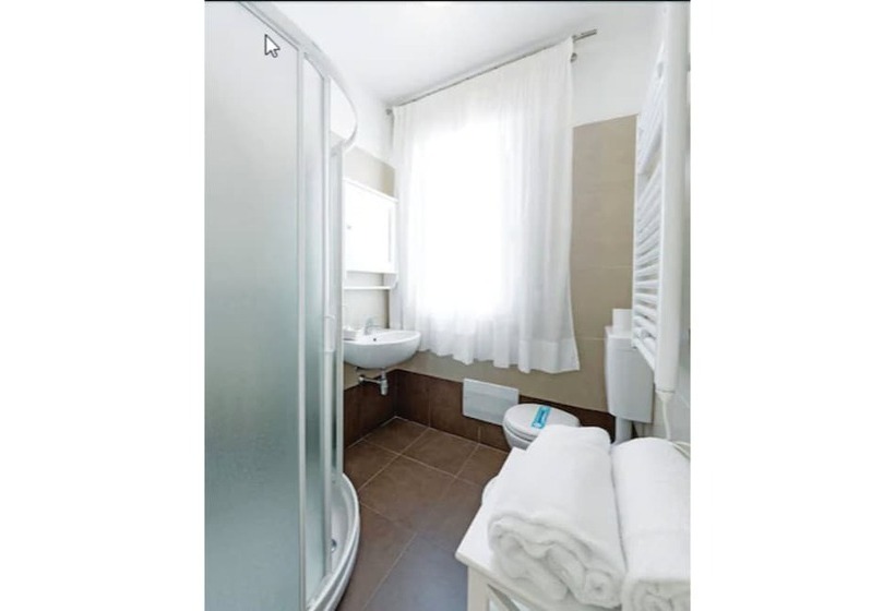 جناح جونيور, Plaza Esplanade