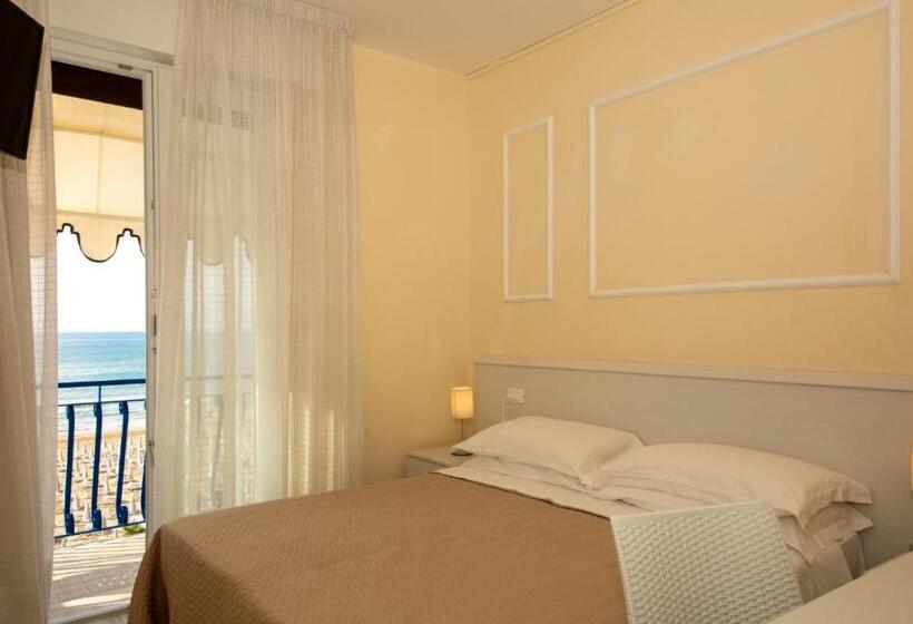 غرفة قياسية إطلالة جانبية علي البحر, Plaza Esplanade