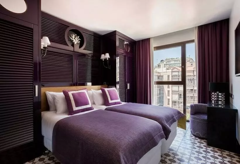 اتاق استاندارد, Room Mate Anna