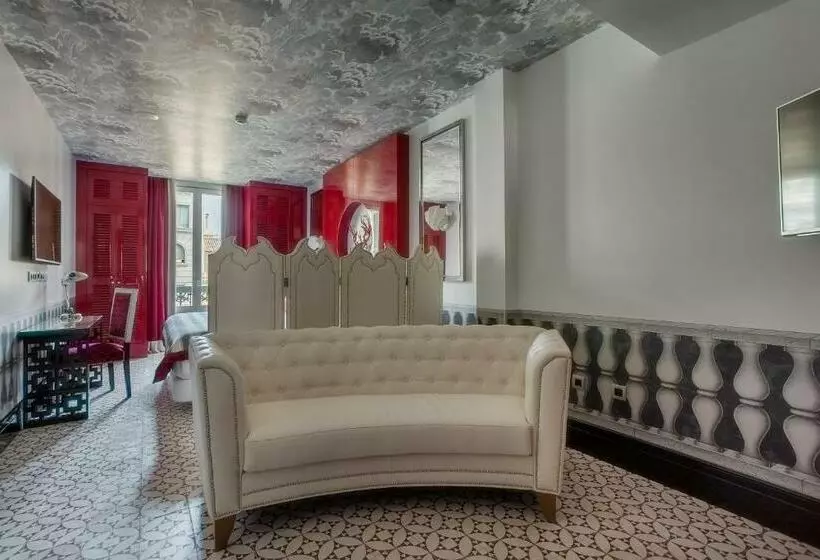 سوییت جونیور, Room Mate Anna