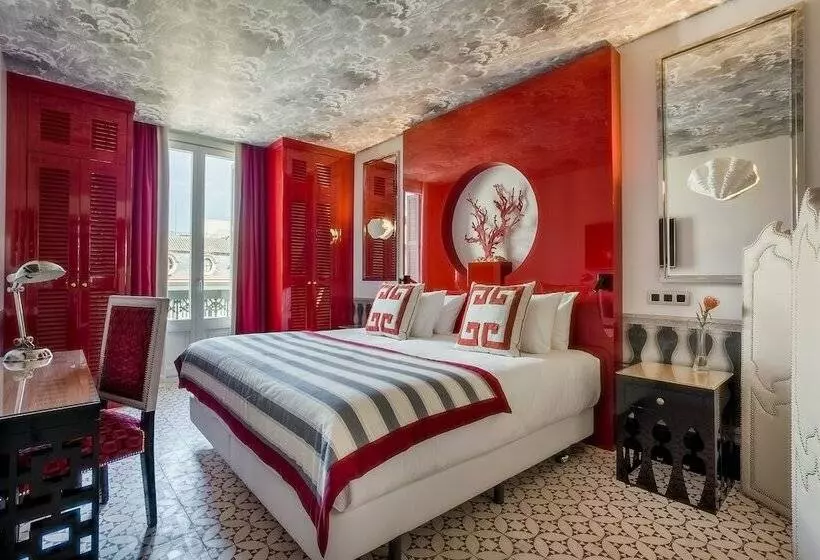 سوییت جونیور, Room Mate Anna