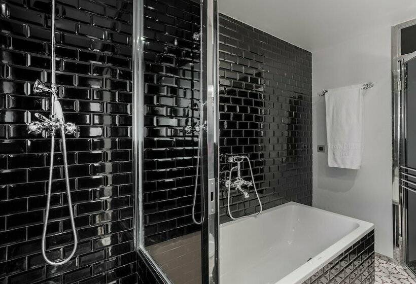 Полулюкс, Room Mate Anna