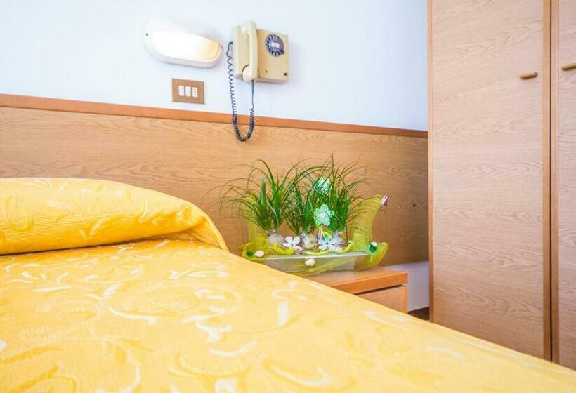 Quarto Estandar Individual, Touring Misano Adriatico