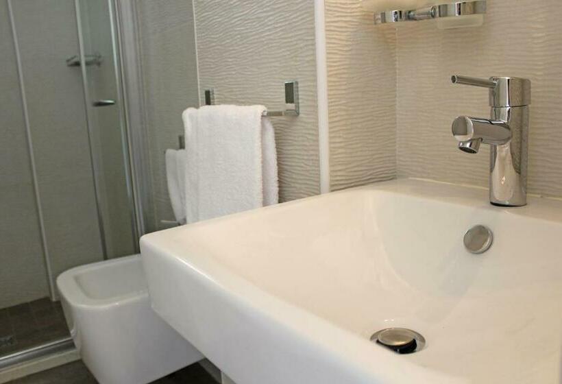 Quarto Estandar Individual, Touring Misano Adriatico