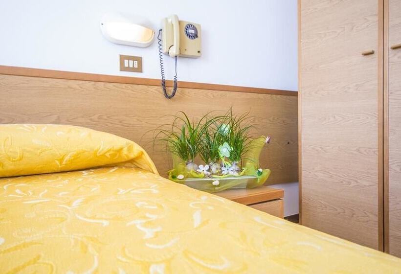 スタンダードシングルルーム, Touring Misano Adriatico