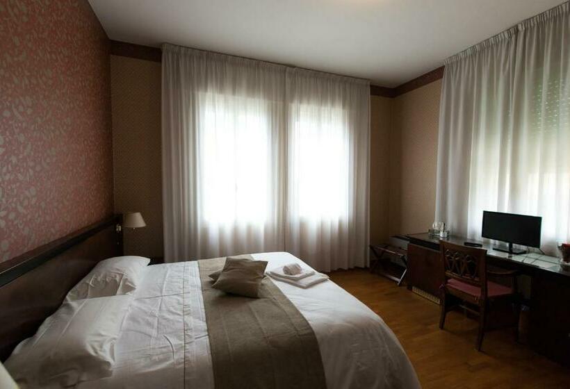 غرفة قياسية, Villa Lussana