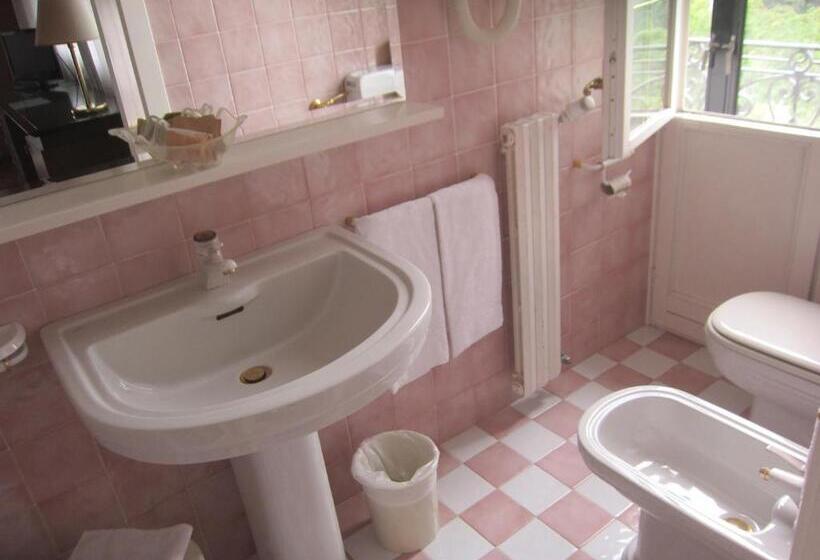 اتاق لوکس با بالکن, Villa Lussana