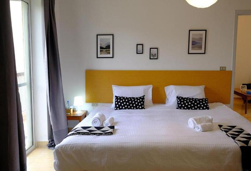 수피리어 룸, Wakim