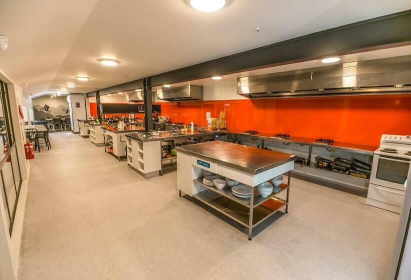 سرير فى غرفة مشتركه, Haka House Queenstown Lakefront