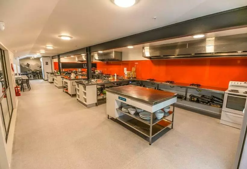 ルームシェアのワンベッド, Haka House Queenstown Lakefront