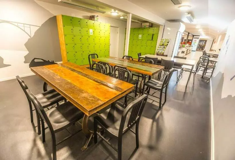 ルームシェアのワンベッド, Haka House Queenstown Lakefront