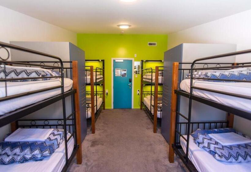 سرير فى غرفة مشتركه, Haka House Queenstown Lakefront