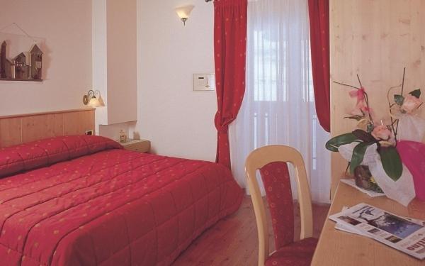 חדר סטנדרט לארבעה, Zirmes