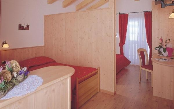 חדר סטנדרט לארבעה, Zirmes