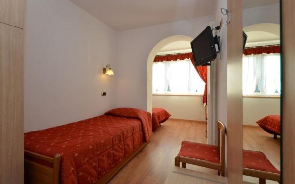 חדר סופריור לארבעה, Zirmes