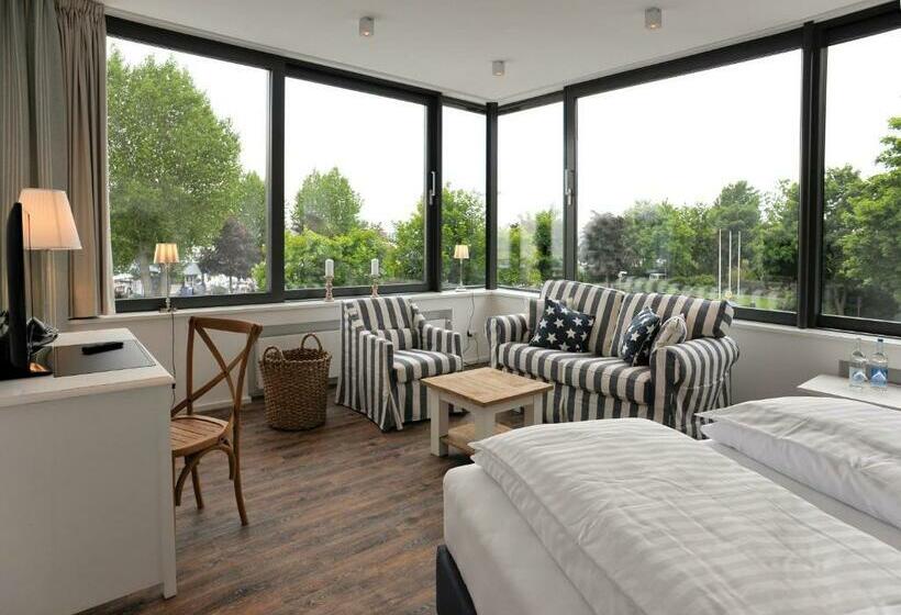 Полулюкс, Acqua Strande Yachthotel & Restaurant