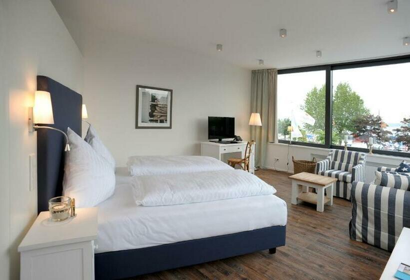 Полулюкс, Acqua Strande Yachthotel & Restaurant