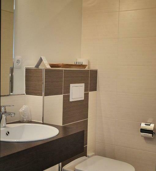 标准单人间, Drei Linden