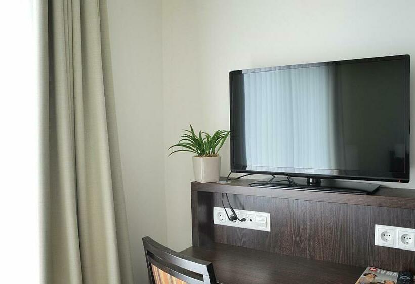 标准单人间, Drei Linden